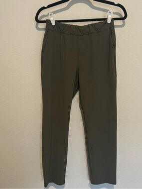 Vuori  Green Women’s Miles Ankle Pants